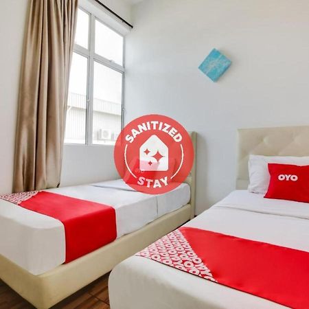 OYO 89617 Selesa View Hotel Bukit Gambir Bagian luar foto