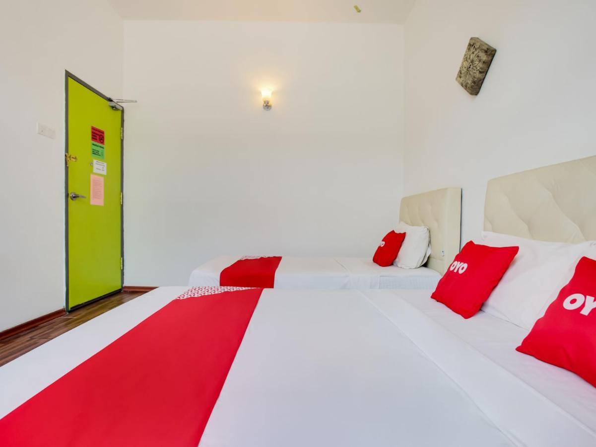 OYO 89617 Selesa View Hotel Bukit Gambir Bagian luar foto