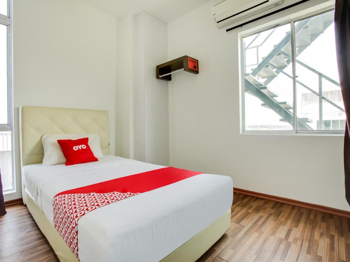 OYO 89617 Selesa View Hotel Bukit Gambir Bagian luar foto